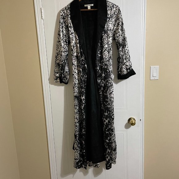Oscar De La Renta Black and White Abstract Pattern Robe - Picture 5 of 10